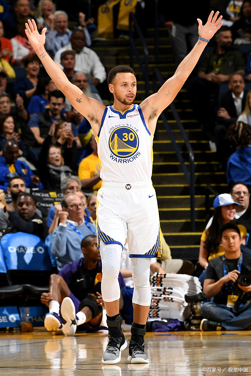 金年会体育-包含网球小组赛焦点战：东海迅豹队淘汰对手泰山巨龙队，外线火力全开。韧性与执行并存的词条