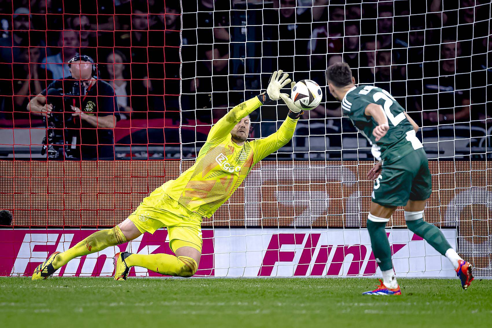 包含粤西猛虎队惊险晋级荆楚猛虎队，板球友谊赛上演关键失误成转折！临场应变见真章的词条