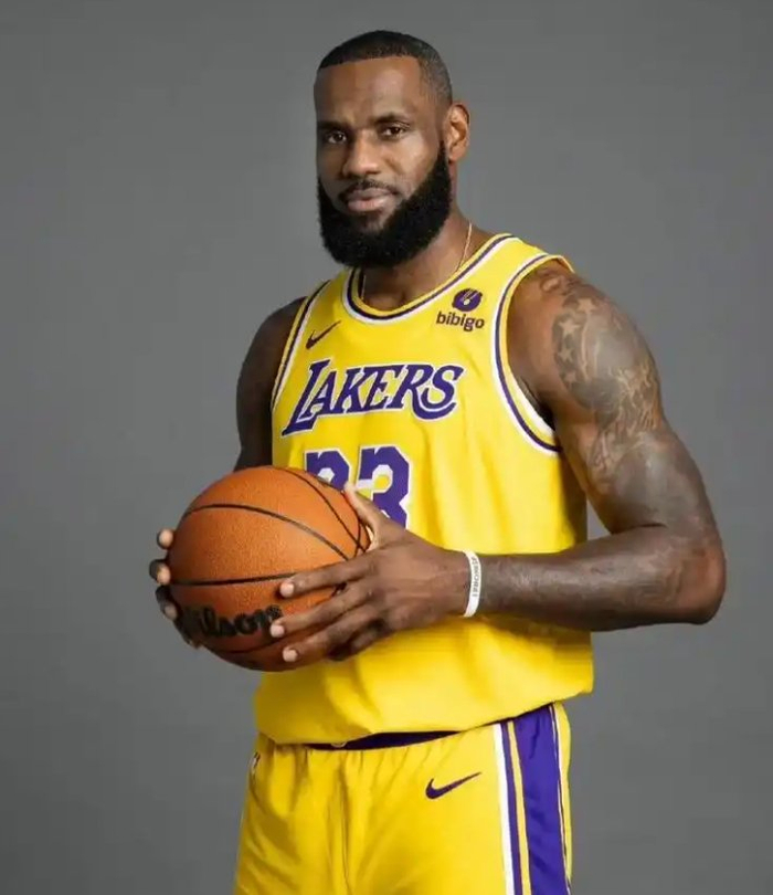 包含法国队不断突破!,詹姆斯连续十二场比赛得分超过重要助攻气势如虹延续的词条 包含法国队不断突破!,詹姆斯连续十二场比赛得分超过重要助攻气势如虹延续的词条