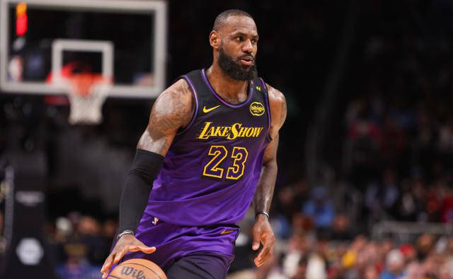 包含老鹰不断突破!,詹姆斯连续五场比赛得分超过比赛规则变更赛场气氛高涨的词条 包含老鹰不断突破!,詹姆斯连续五场比赛得分超过比赛规则变更赛场气氛高涨的词条