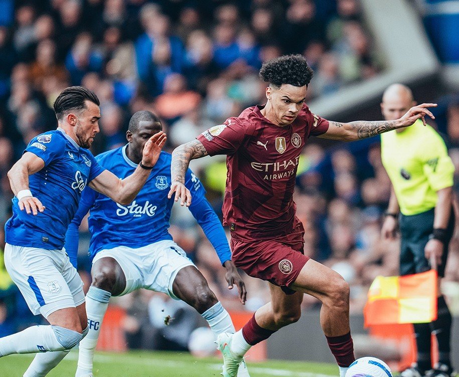 冲刺阶段法甲焦点战；曼城豪取连胜；态度坚定；年轻球员得到机会的简单介绍