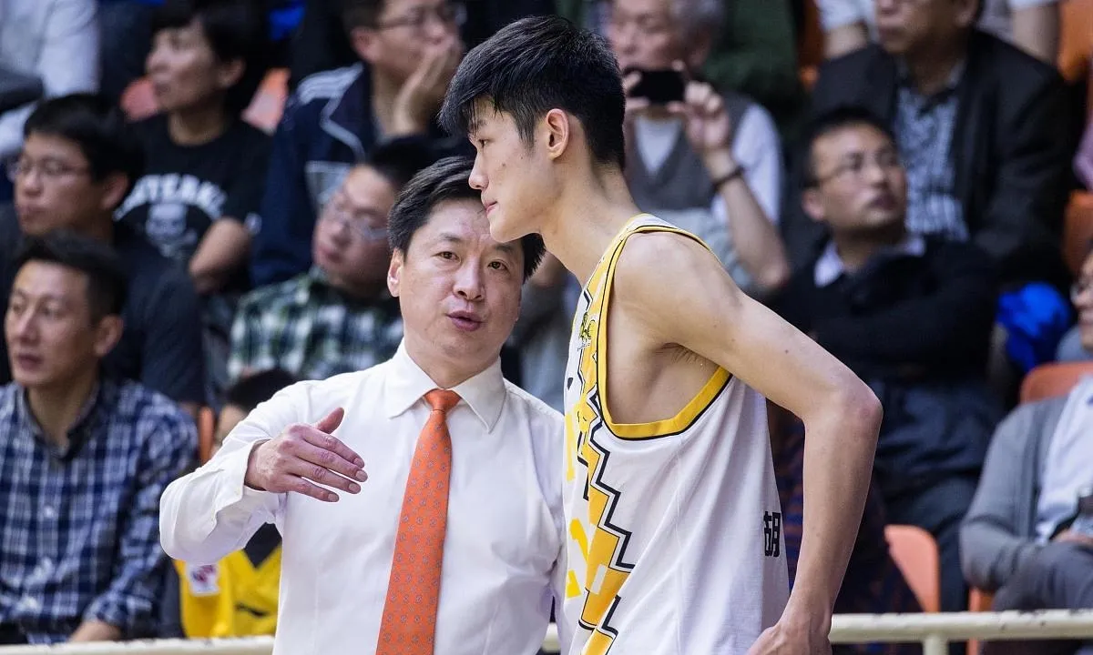 关于赛地聚焦：CBA常规赛转会期热度飙升，深圳男篮门线救险，态度坚定，更衣室氛围转暖的信息