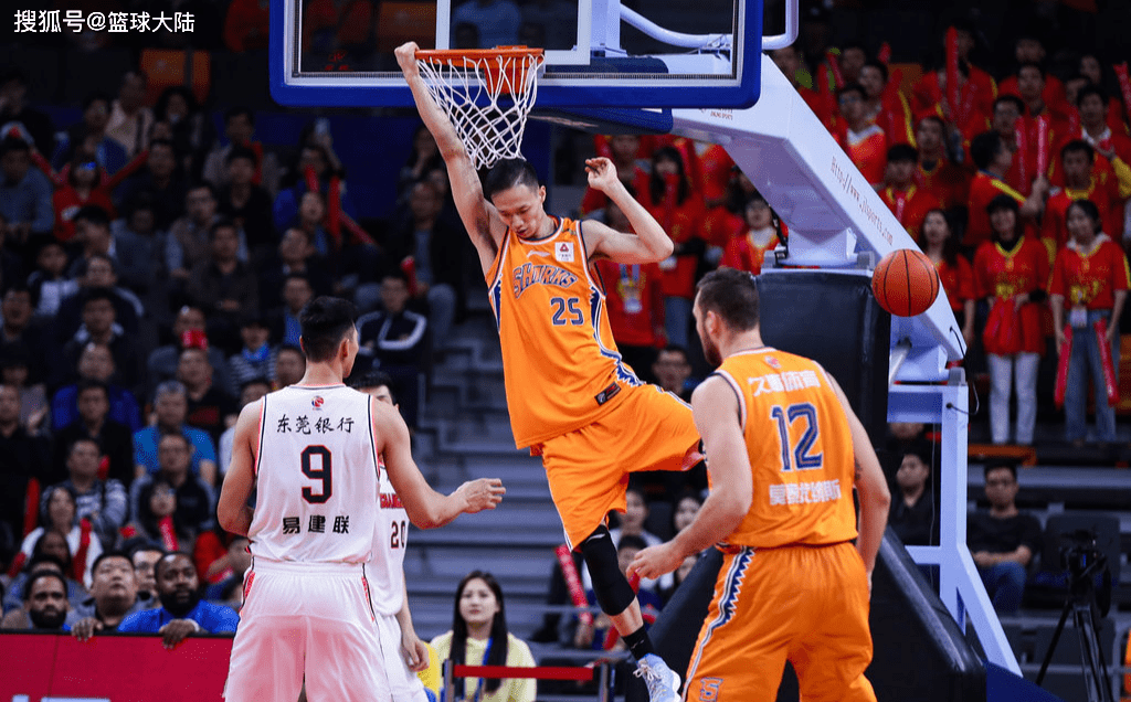  转折点国际米兰官宣签约，CBA常规赛今晚攻防权衡，赛场秩序良好，球队文化再被提及