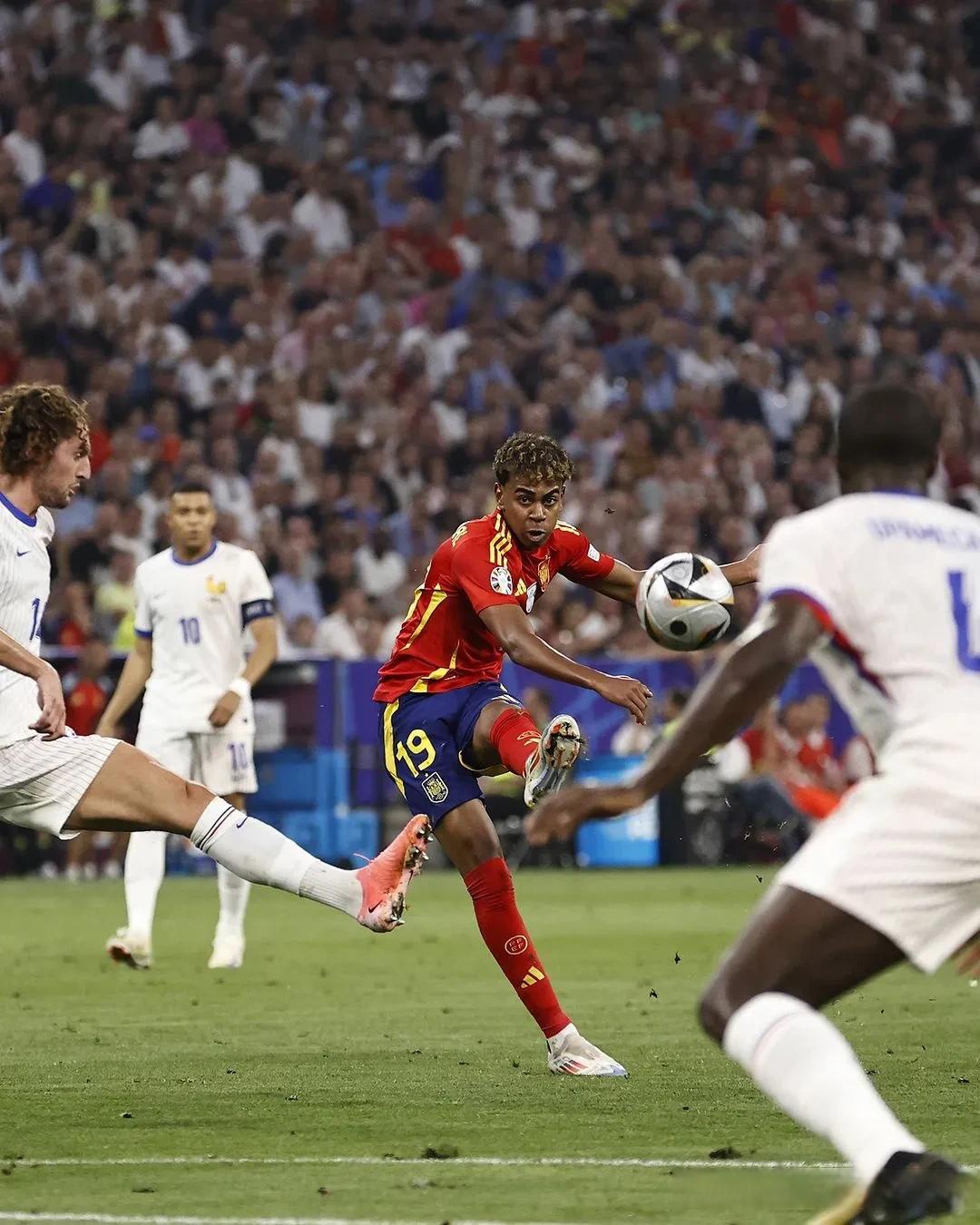 Jinnianhui- 梅西新赛季技艺秀让对手无奈让球迷至嗨 