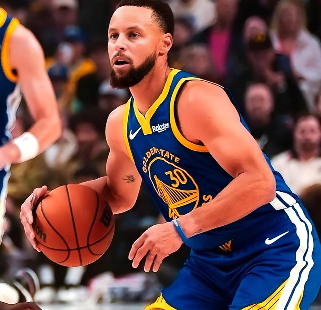 金年会体育-关于库里回归赛场，高光表现首场状态亮眼，中国队观众沸腾！的信息